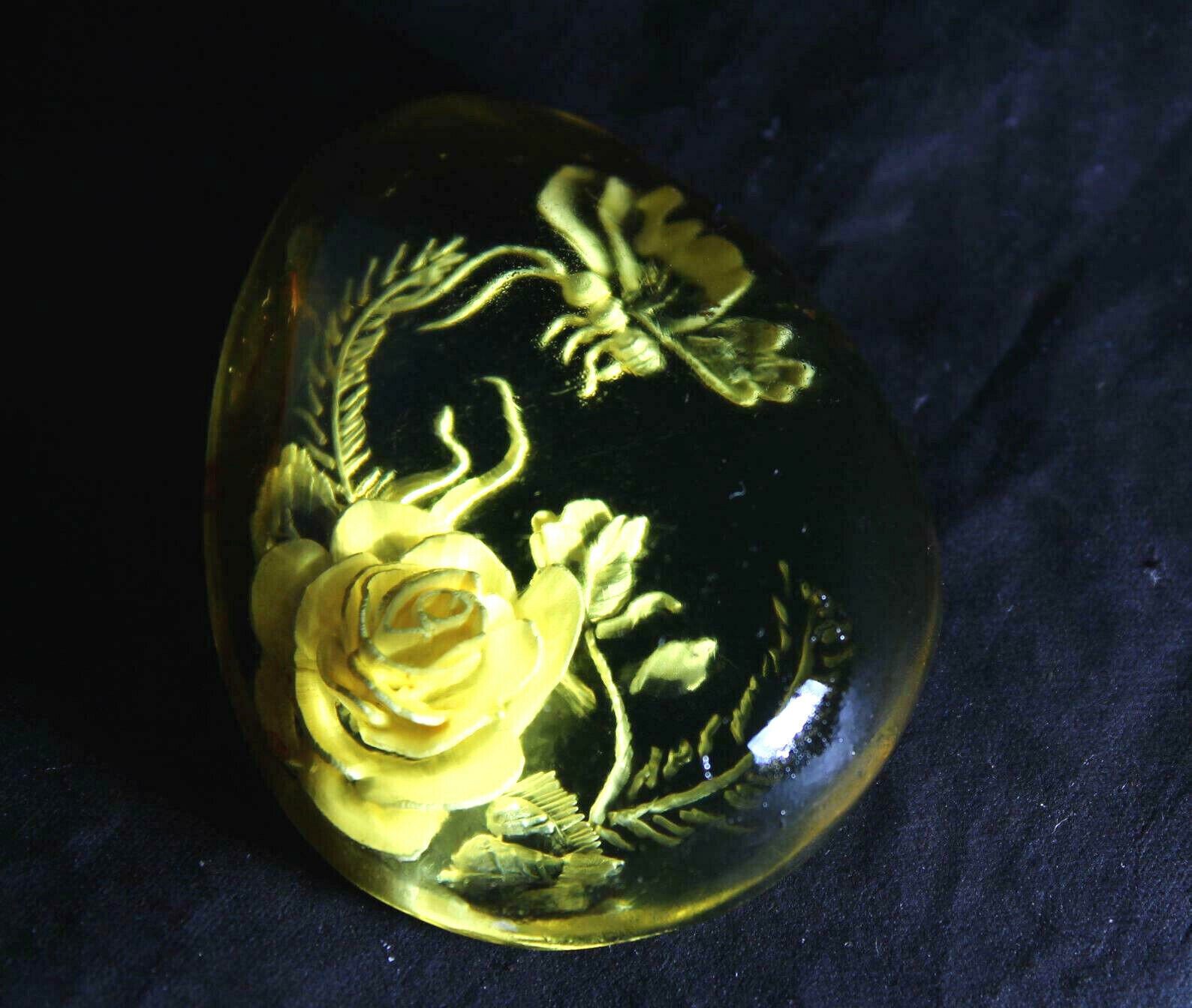 Impressive 3D Hand Carved Natural Clear Yellow Amber Carving Rose with Butterfly – photo 3