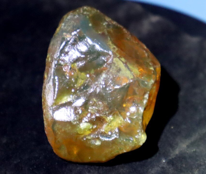 Natural Dominican Clear Yellow Light Blue Amber Rough Specimen 55mm 38g – photo 4