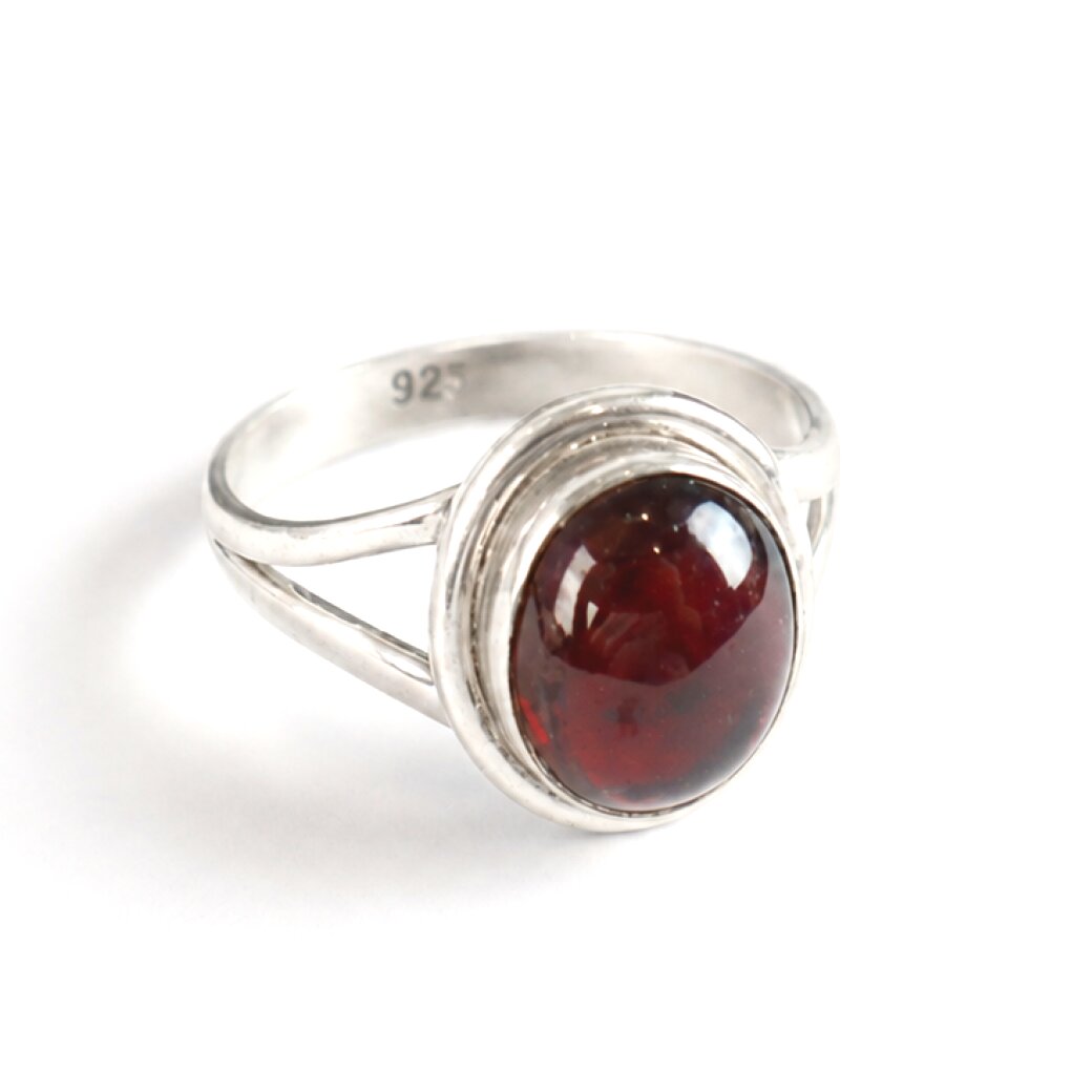 Clear Vine Red Garnet oval 925 Sterling Silver Ring Size 8.25