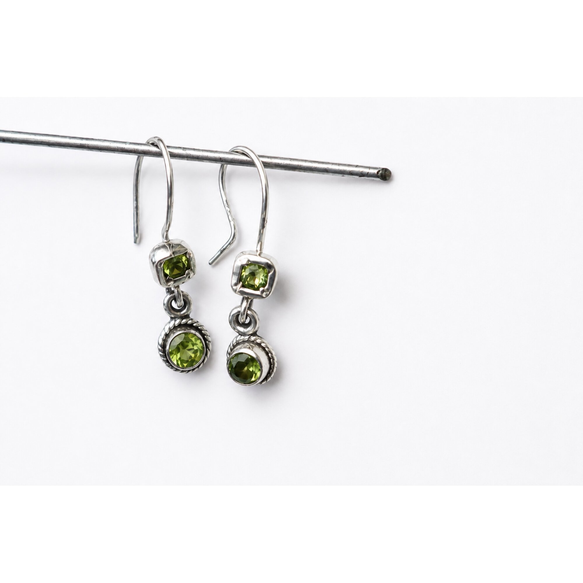 Clear OLIVE green Peridot round 18k Gold Plated On Sterling Earrings 28 mm – photo 4