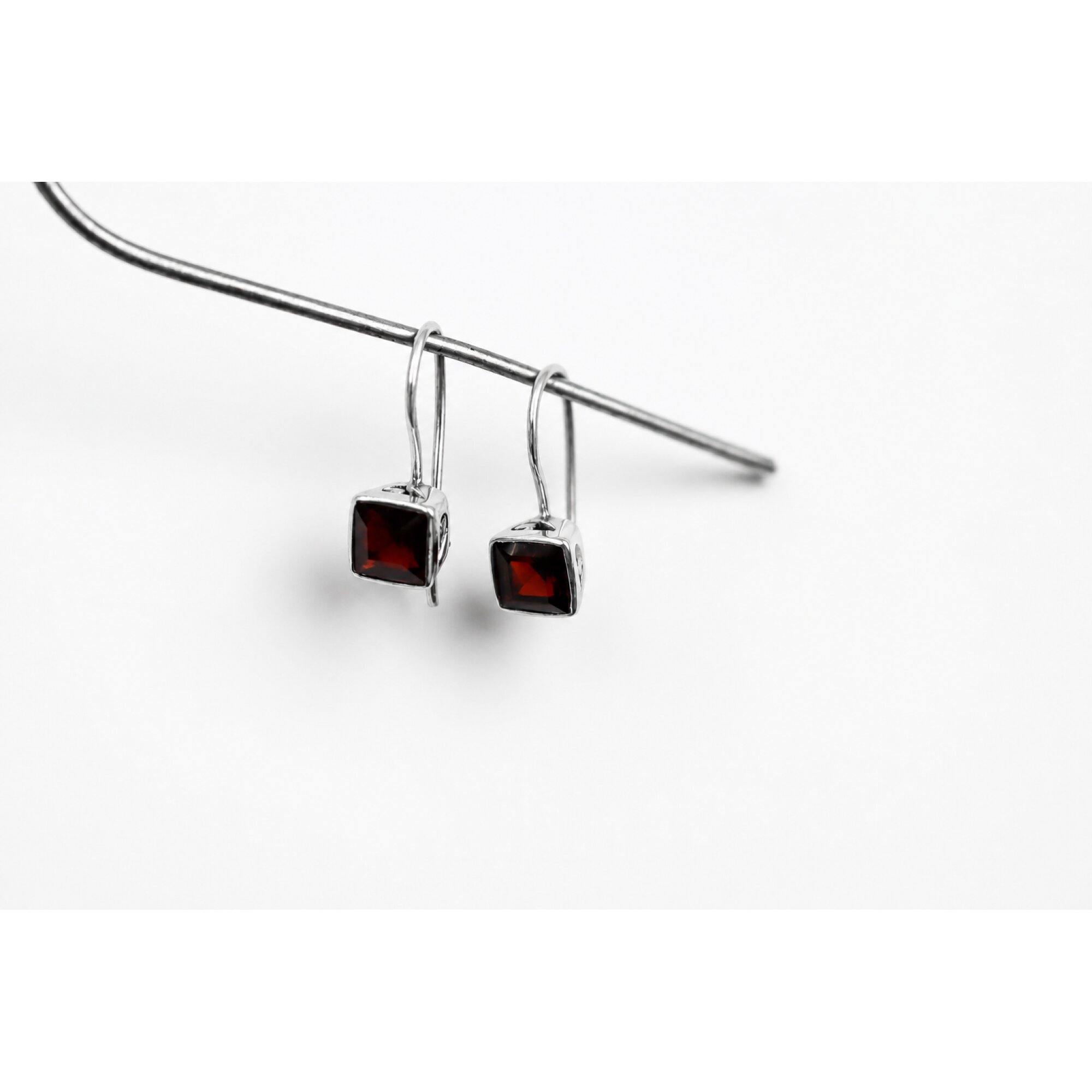 Clear red garnet rectangle 925 Sterling Silver Earrings 21 mm – photo 2