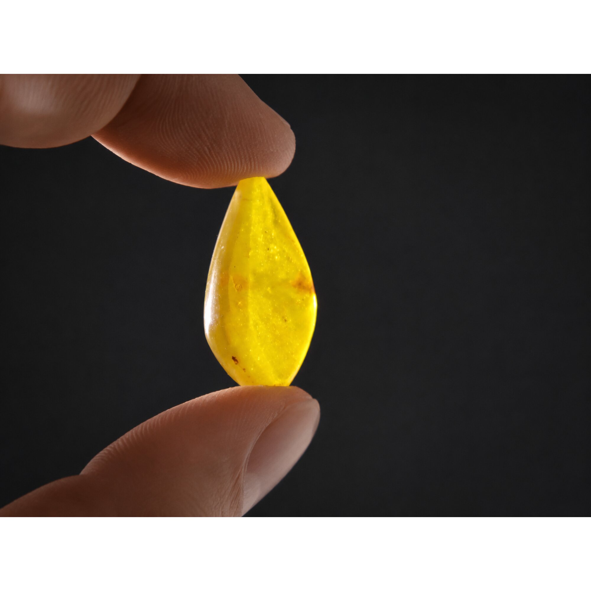 Translucent eggyolk yellow Natural Dominican Amber teardrop Polished Stone 26 mm – photo 4