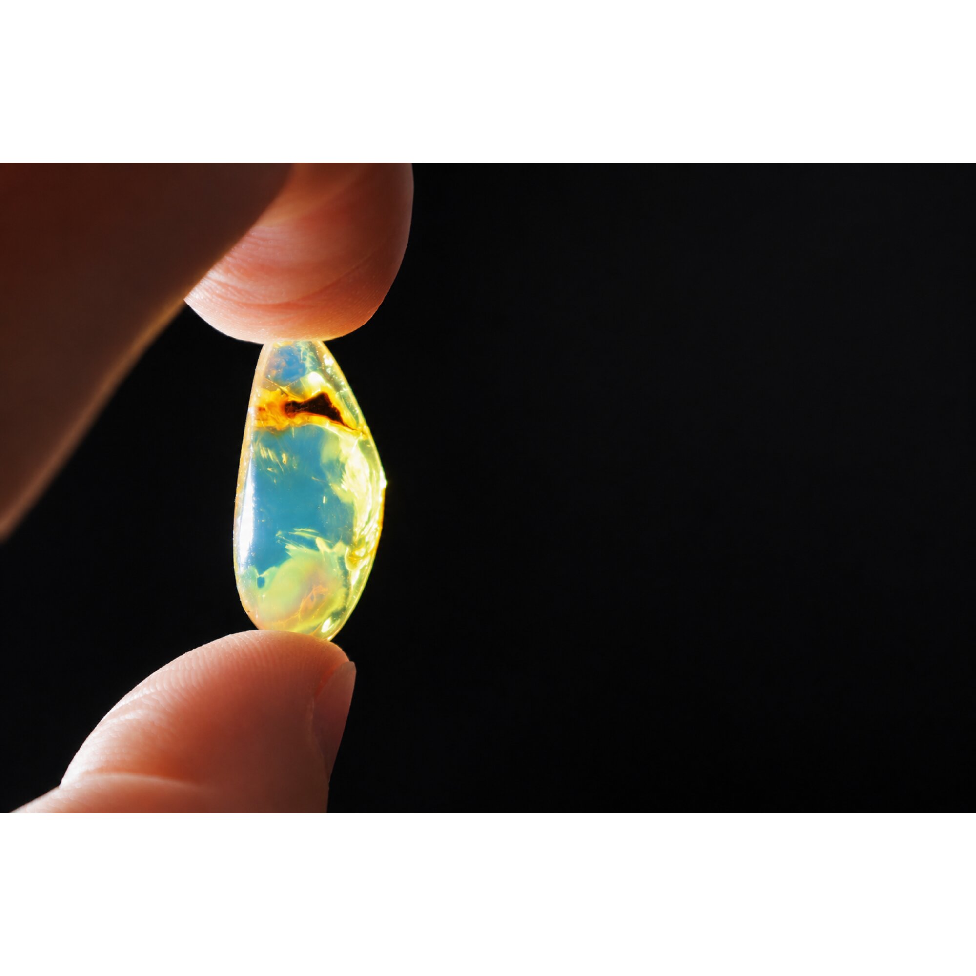 Clear blue green Natural Dominican Amber teardrop Polished Stone 26 mm – photo 3