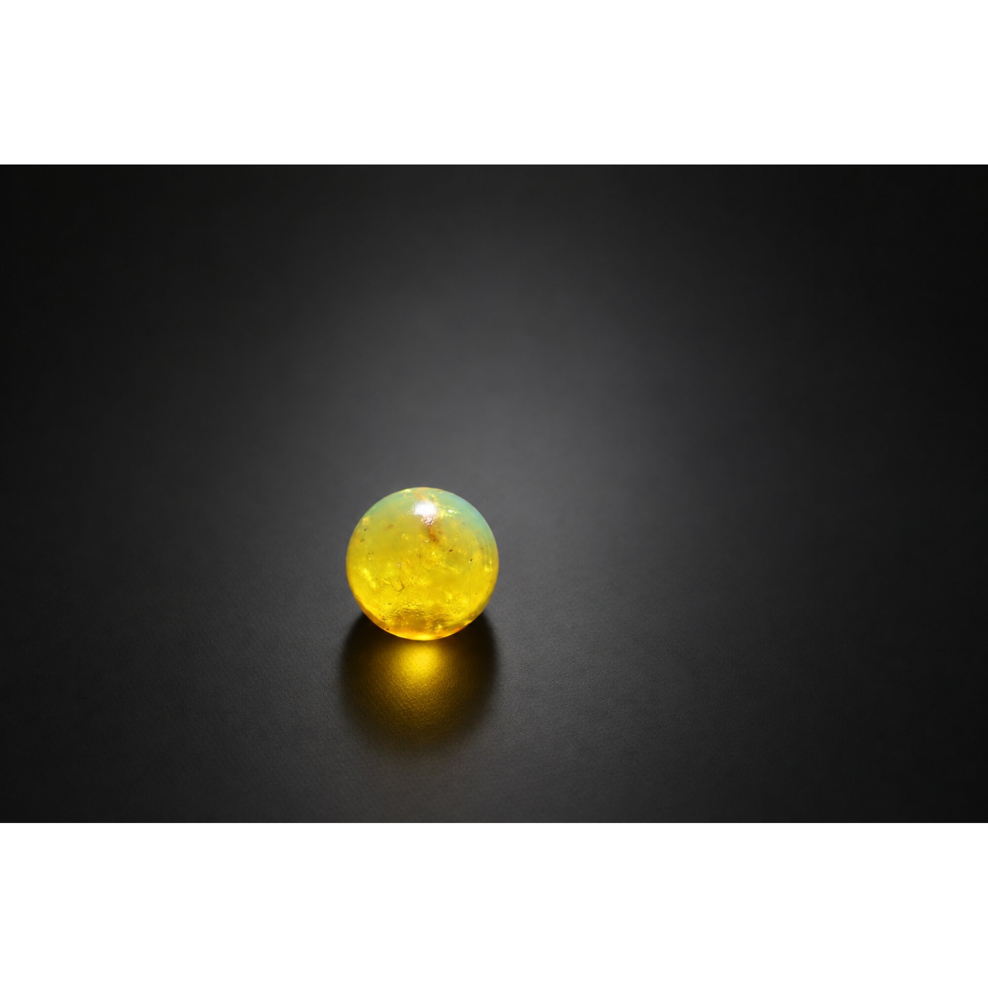 Earth mined yellow blue Dominican amber sphere/ball 17.6mm – photo 11