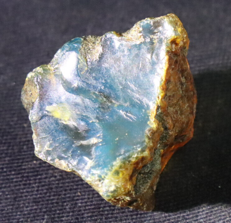 Beautiful Natural Dominican Clear Light Blue Amber Rough Specimen 24mm 6g – photo 8