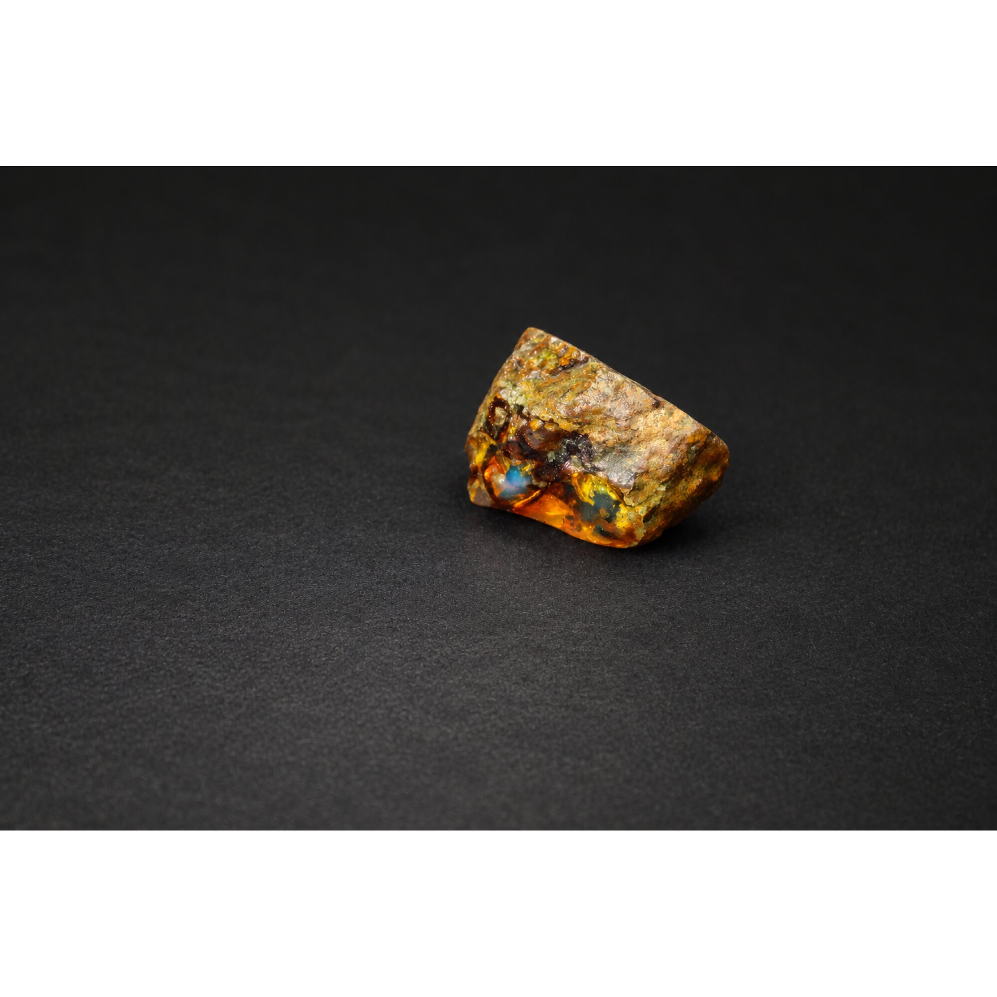 Real royal blue rough specimen Dominican amber 26mm – photo 10