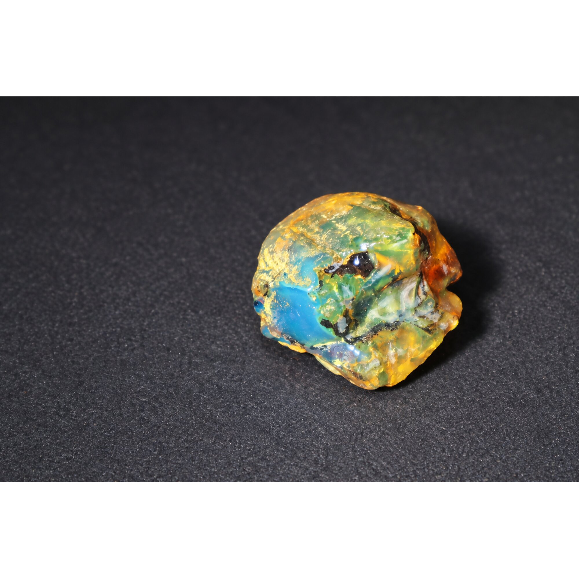 Naturally formed sky blue rough specimen Dominican amber 25mm – photo 8
