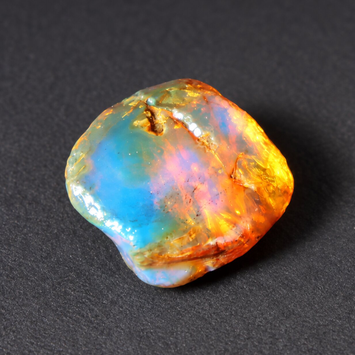 Authentic sky blue rough specimen Dominican amber 20mm