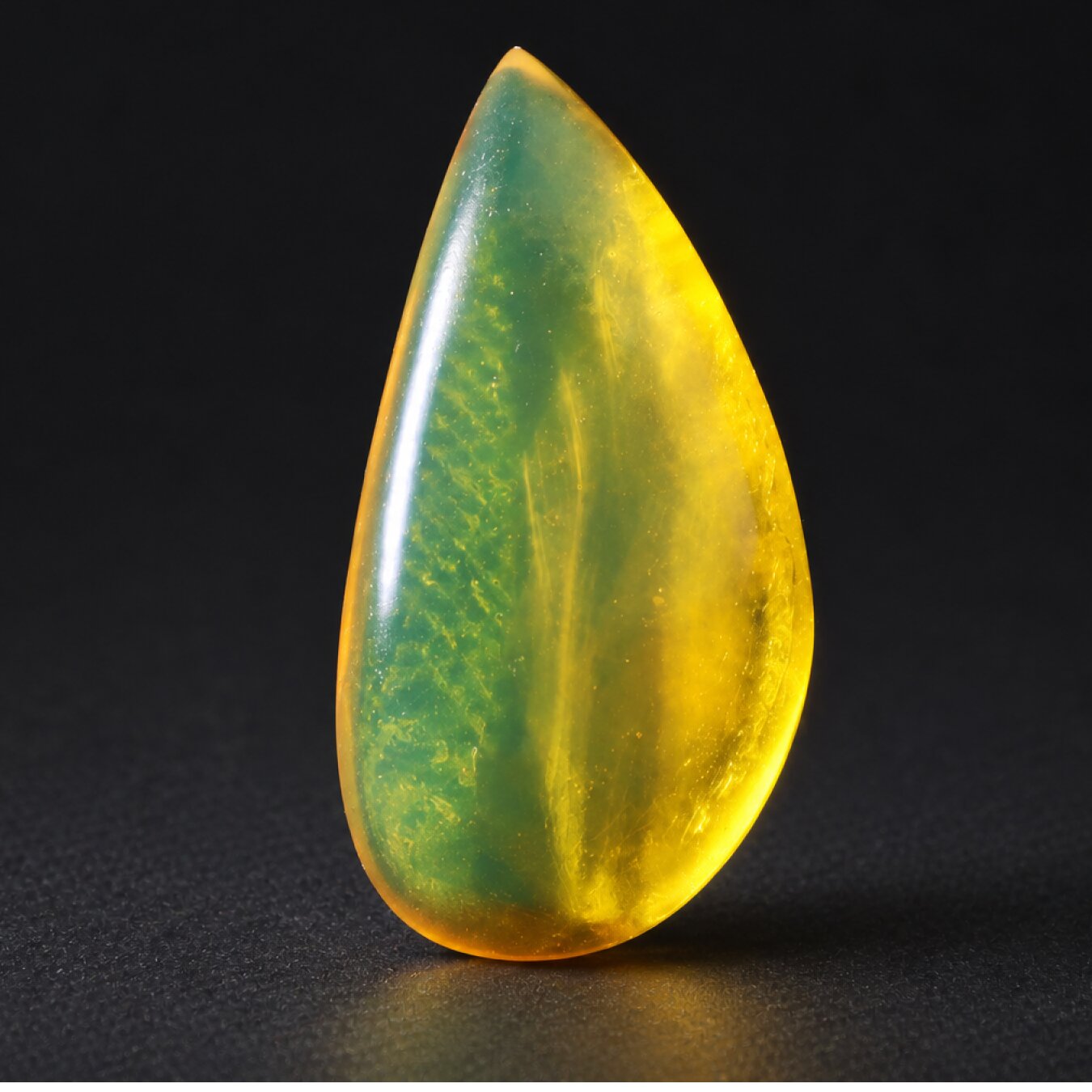 Authentic green yellow polished Dominican amber 0.8g