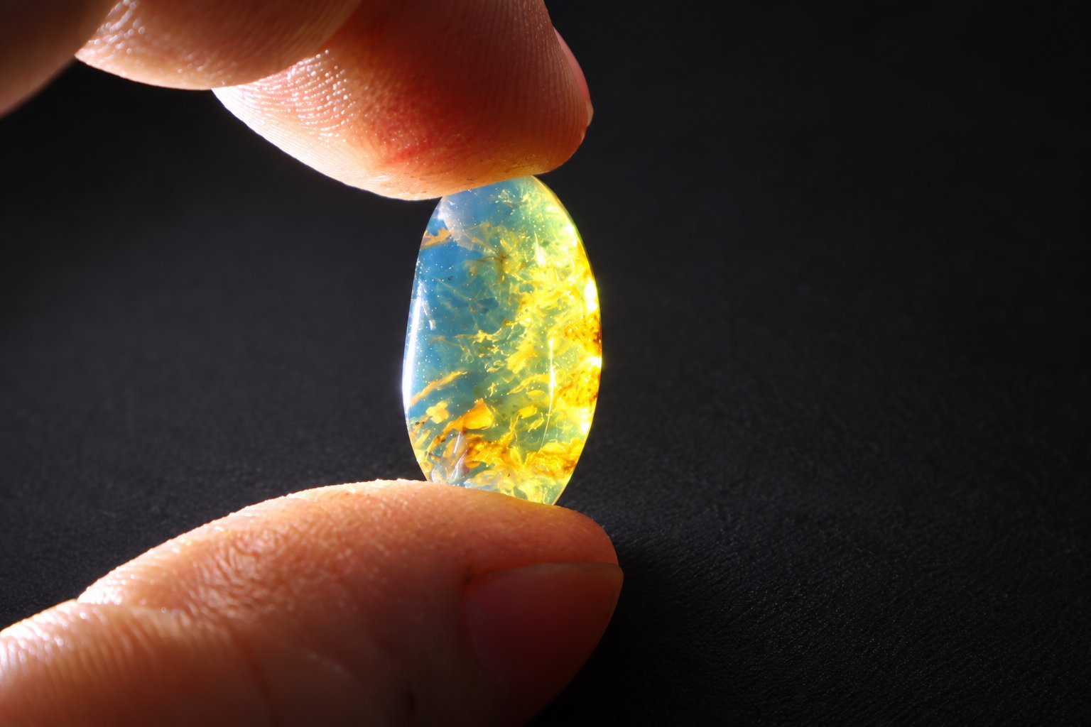 Authentic sky blue Dominican amber cabochon – photo 6