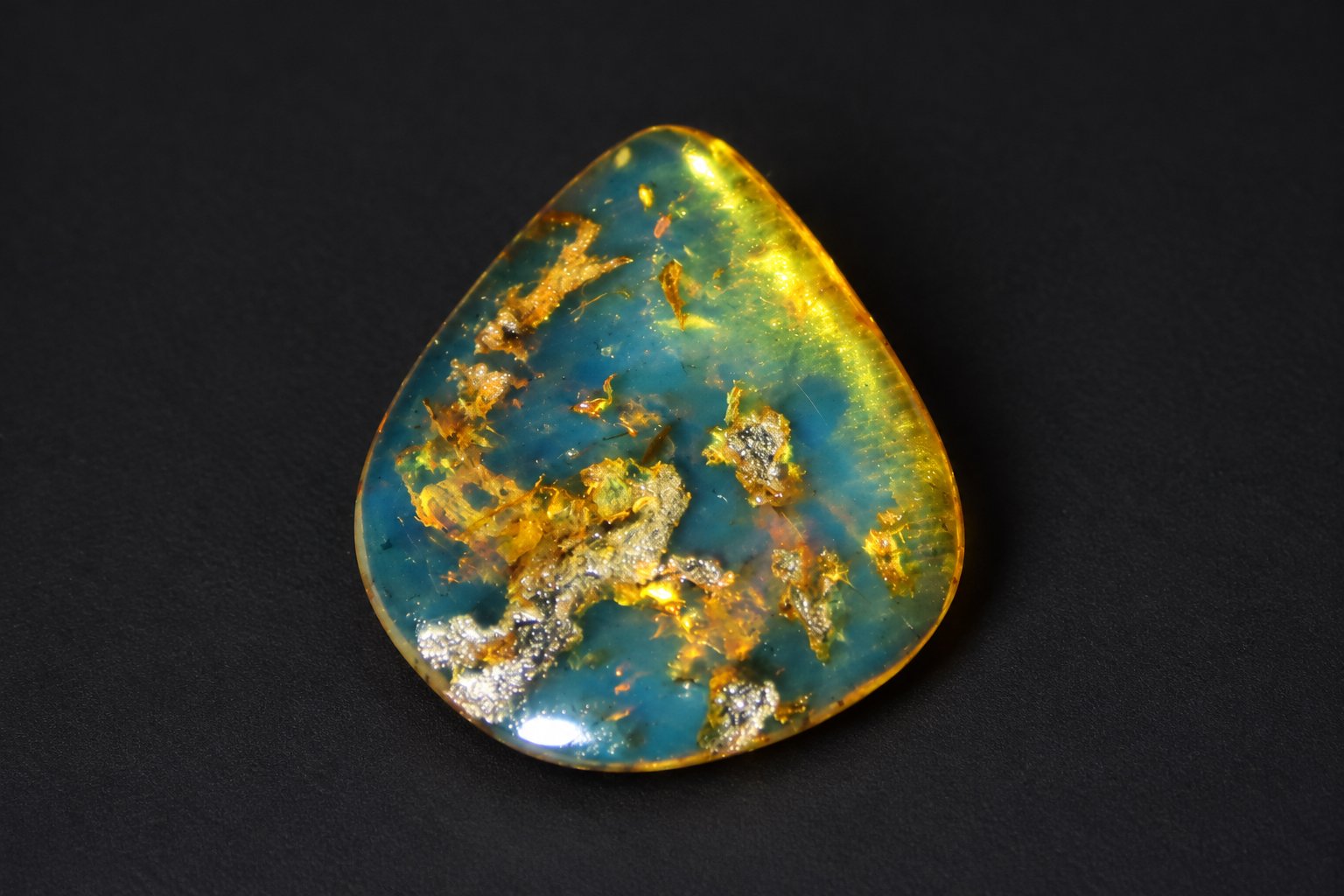 Genuine deep blue polished Dominican amber – photo 2