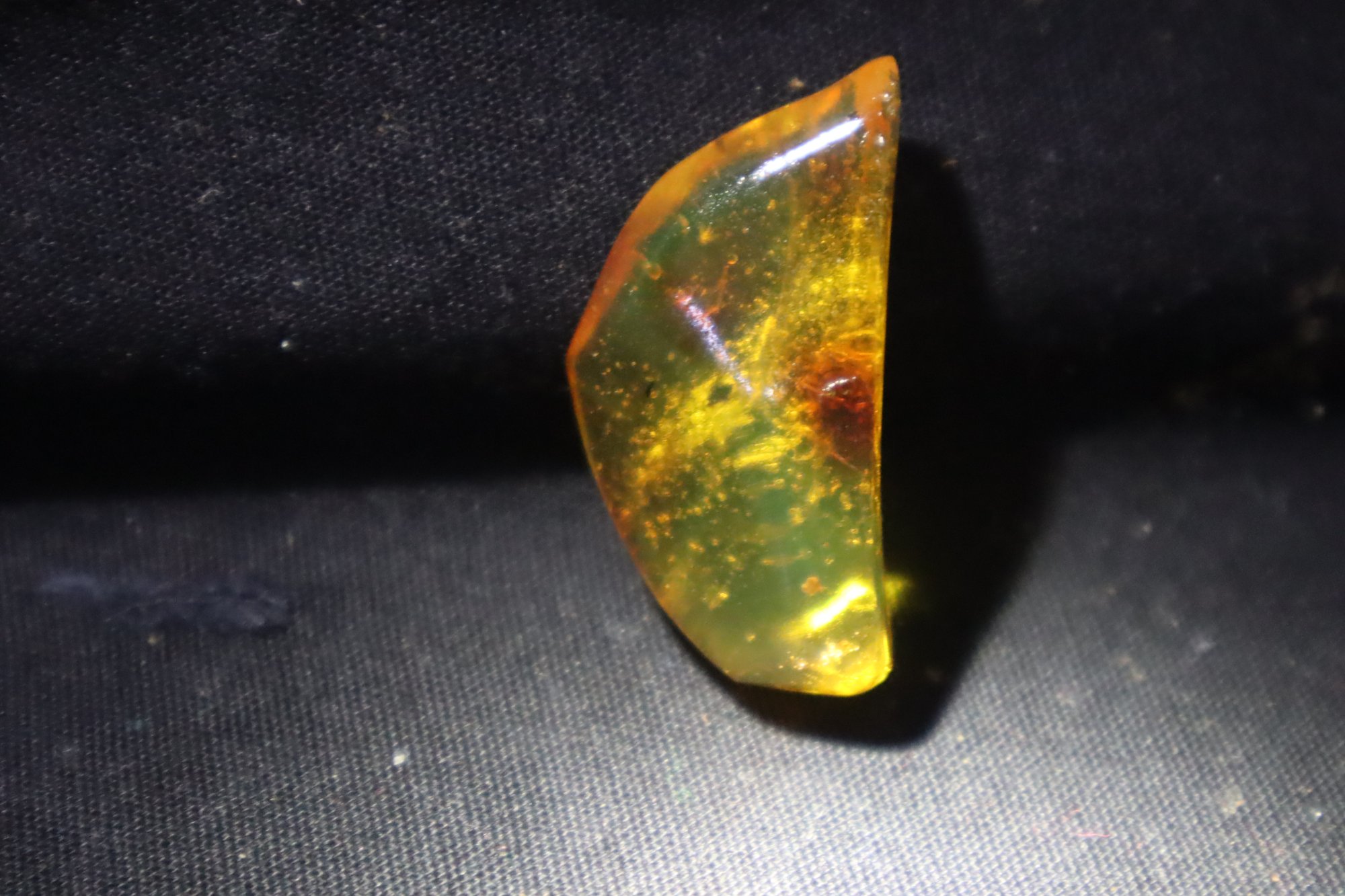 Real orange green polished Dominican amber 39mm – photo 7