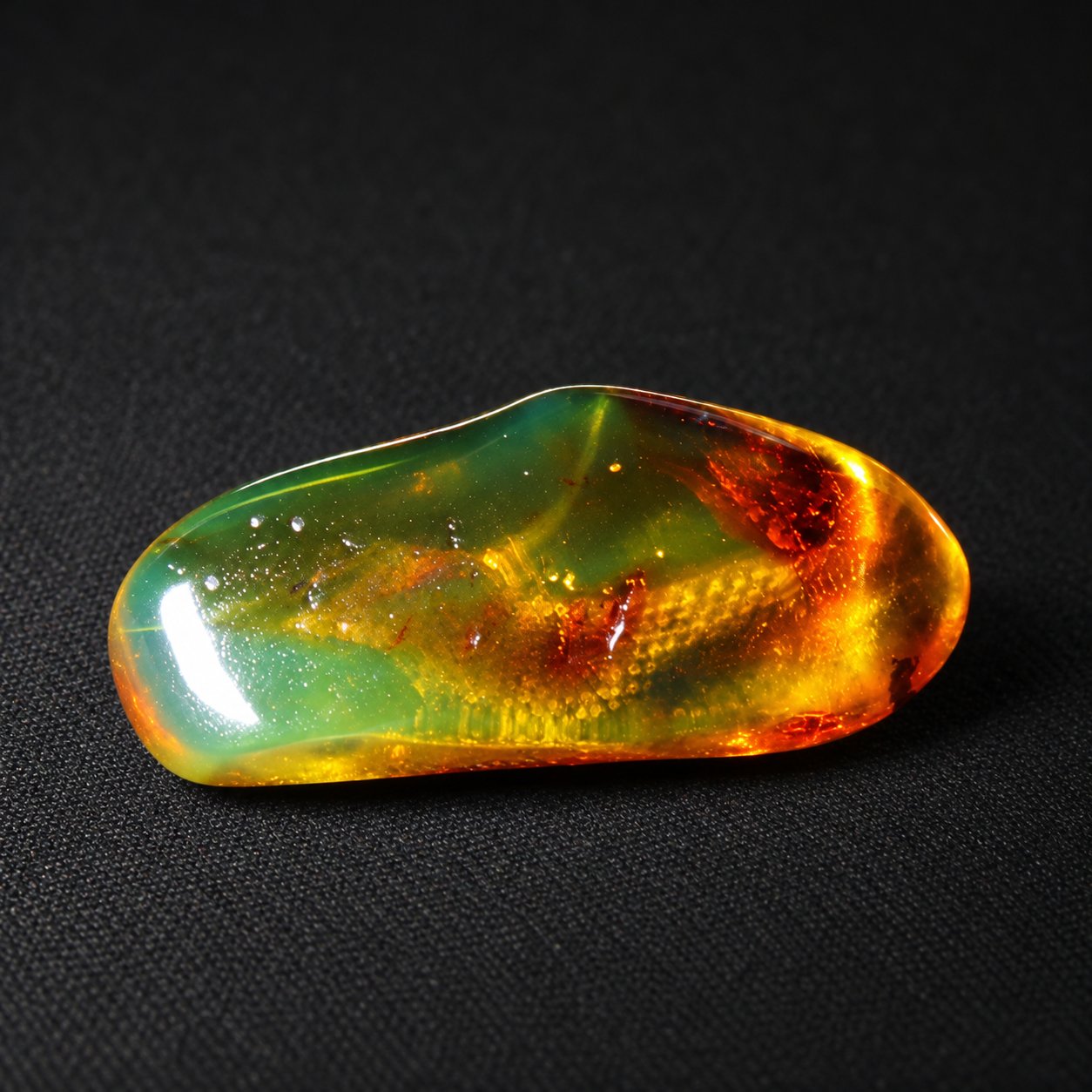 Real dark green polished Dominican amber 35mm – photo 6