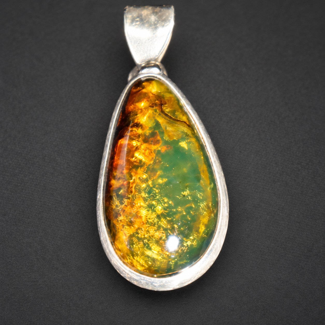 Studio made olive green Dominican amber sterling silver pendant 1.1g – photo 5
