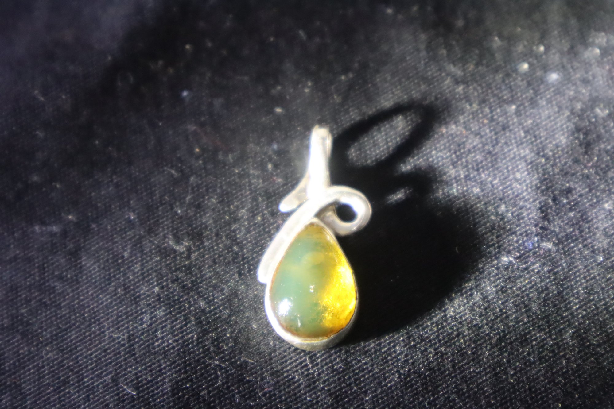 Studio made yellow green Dominican amber sterling silver pendant 1.6g – photo 6