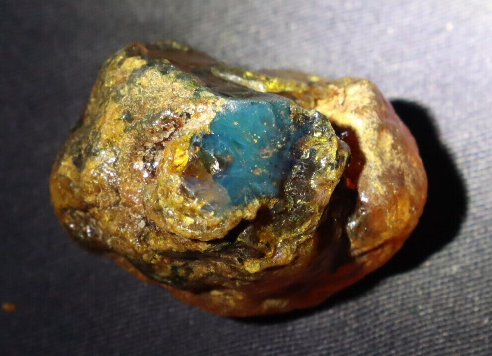 Impressive Natural Dominican Clear Sky Blue Amber Rough Specimen 34mm 15g – photo 3
