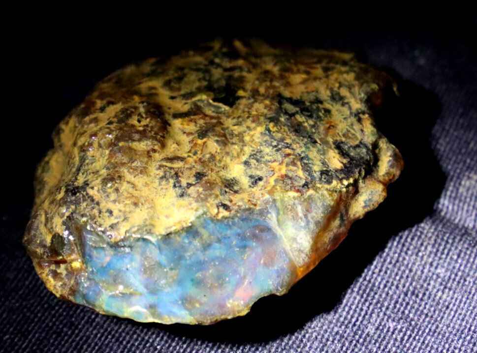 Beautiful Natural Dominican Clear Sky Blue Amber Rough Specimen 50mm 16.5g – photo 13
