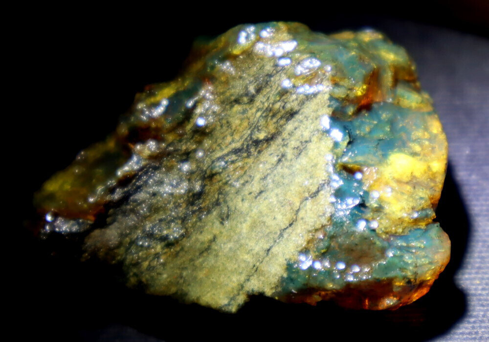Lovely Natural Dominican Translucent Sky Blue Amber Rough Specimen 42mm 13.2g – photo 8