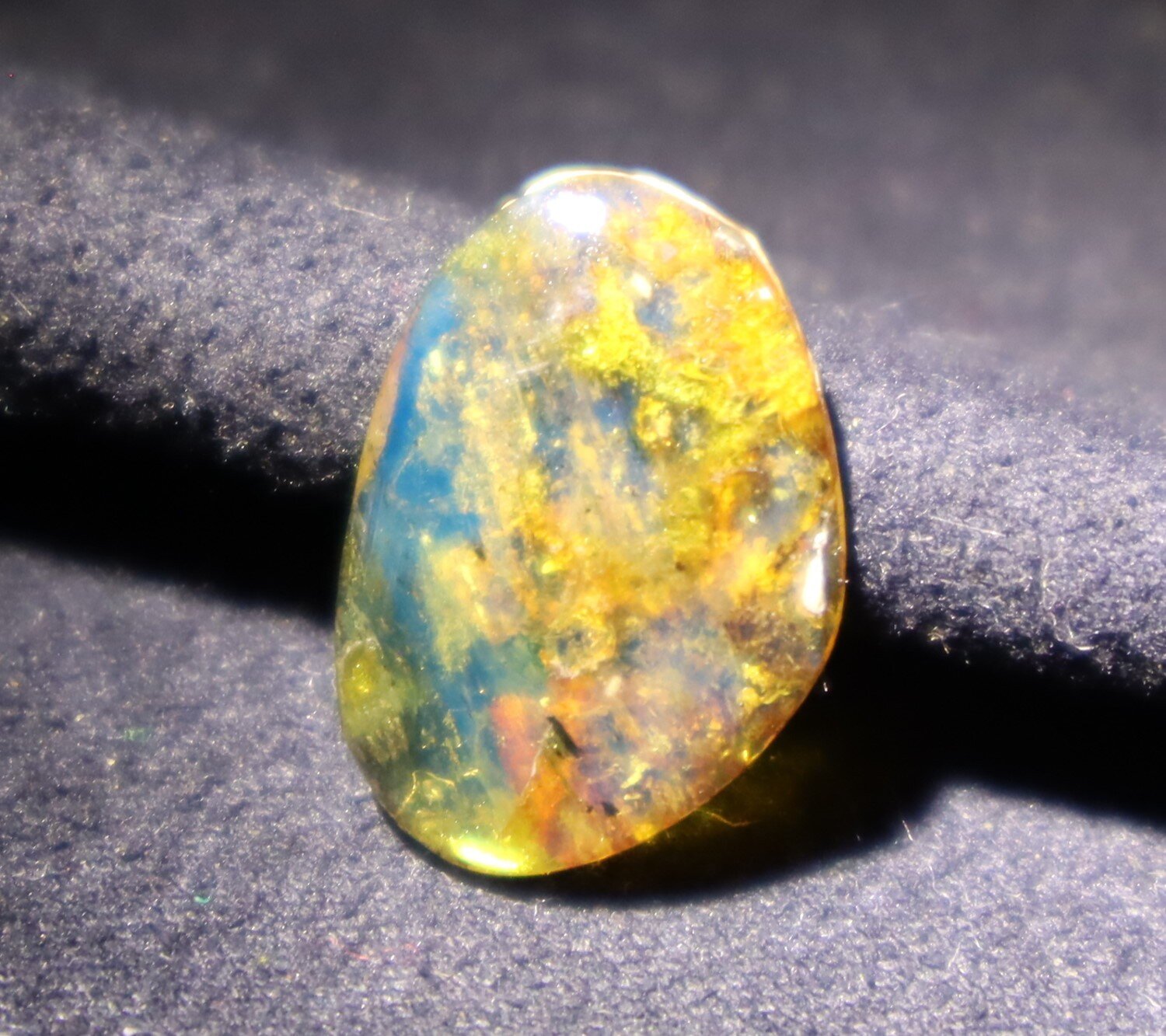 Beautiful Natural Dominican Translucent Yellow Blue Amber Polished Stone 18mm – photo 8