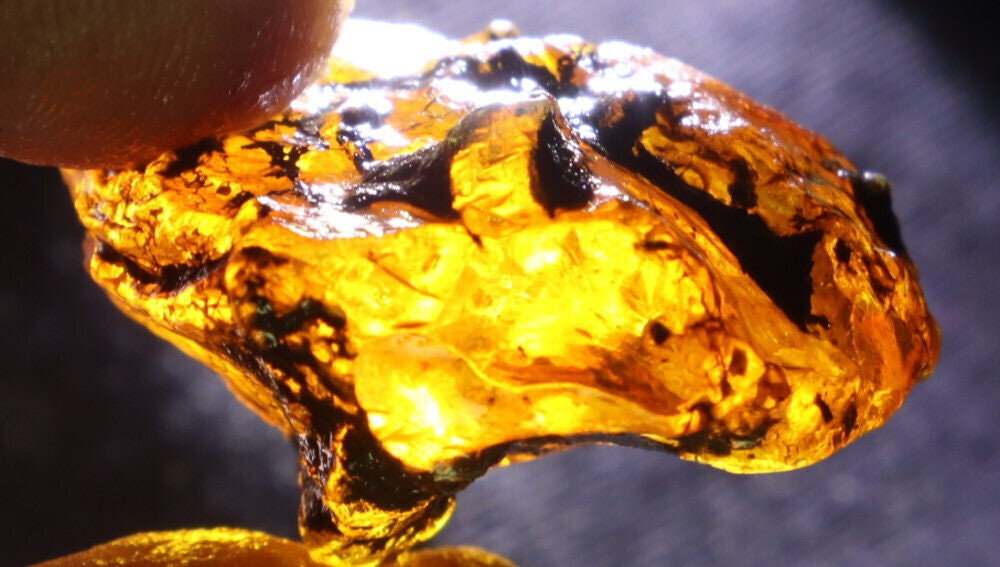 Exquisite Natural Dominican Crystal Clear Sky Blue Amber Rough Specimen 40mm 8g – photo 8