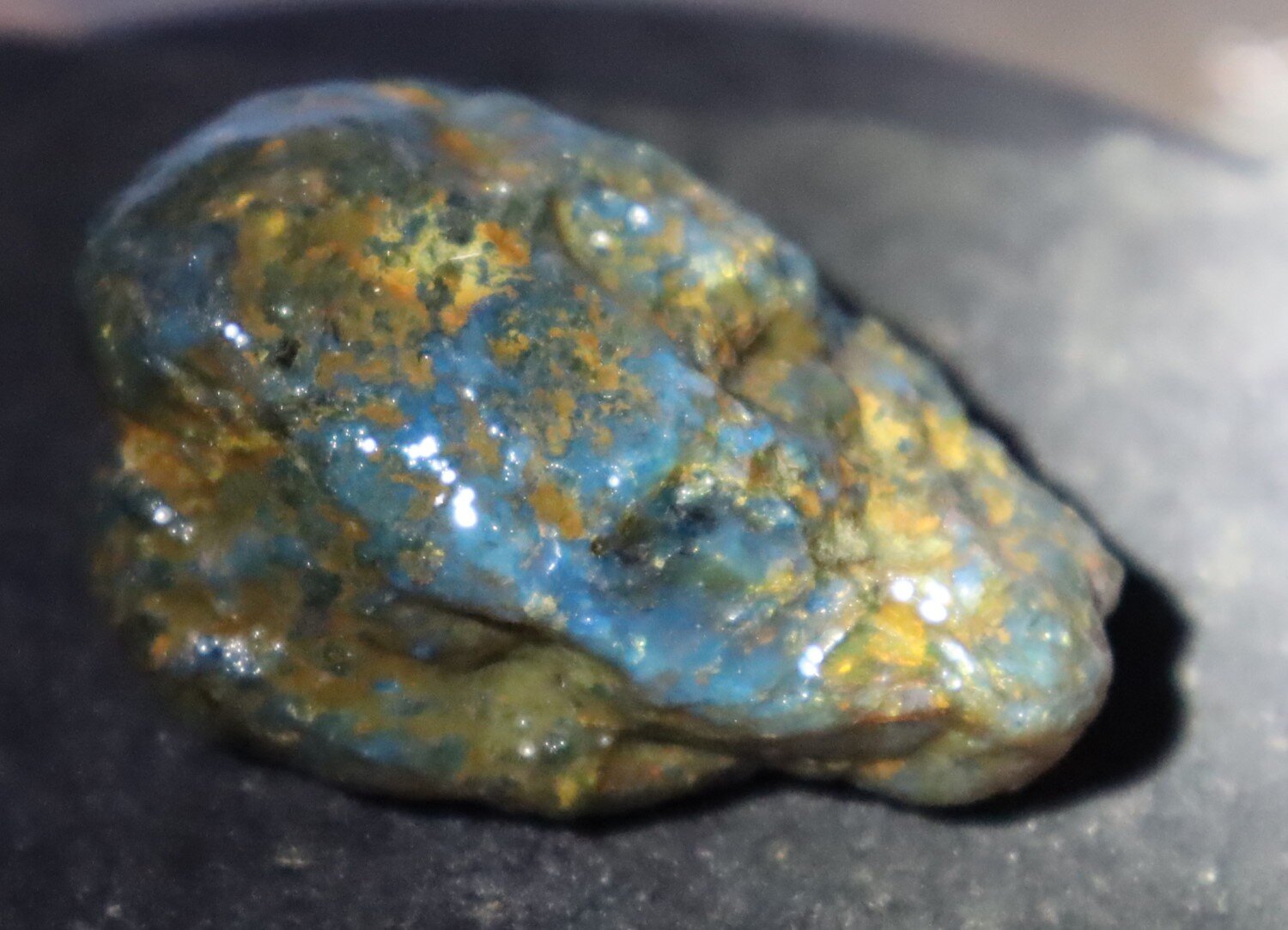 Beautiful Natural Dominican Clear Green Blue Amber Rough Specimen 57mm 38g – photo 3