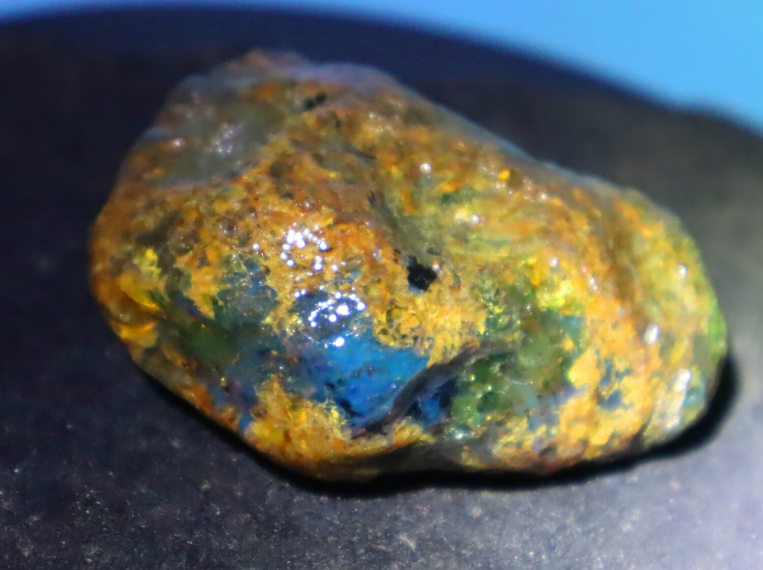 Exquisite Natural Dominican Translucent Green Blue Amber Rough Specimen 60mm 38g – photo 3