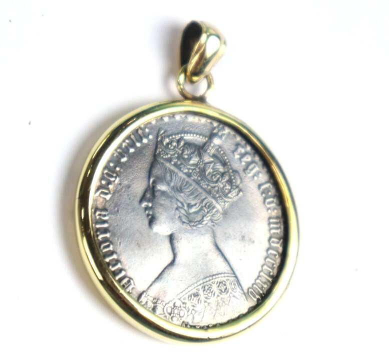 1926-2022 England UK Queen Elizabeth Antique Silver Coins Medal Pendant 1.5inch – photo 2