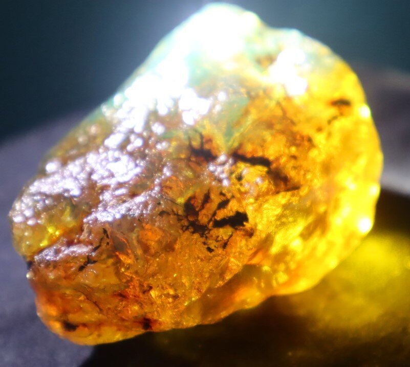 Exquisite Natural Dominican Crystal Clear Orange Blue Amber Rough Specimen 65mm – photo 11