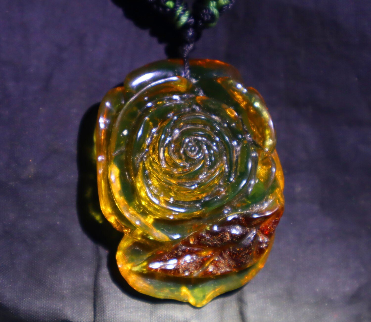 Hand-Carved Dominican Green Amber Pendant – Floral Design – photo 7
