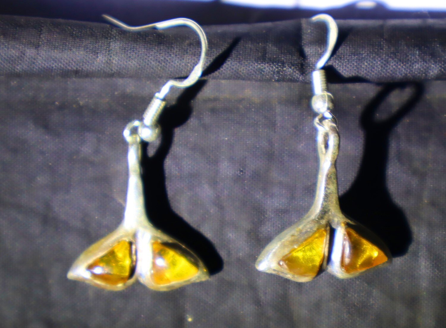 Beautiful Natural Clear Yellow Amber 925 Sterling Silver Whale Fin Earrings 1.5" – photo 3