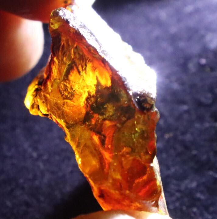 Exquisite Natural Dominican Crystal Clear Sky Blue Amber Rough Specimen 47mm 13g – photo 4